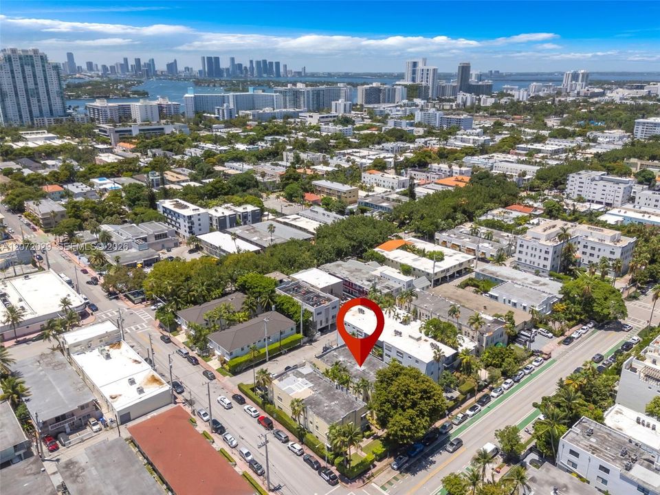 For Sale: $375,000 (2 beds, 2 baths, 825 Square Feet)