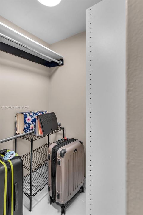 For Sale: $375,000 (2 beds, 2 baths, 825 Square Feet)