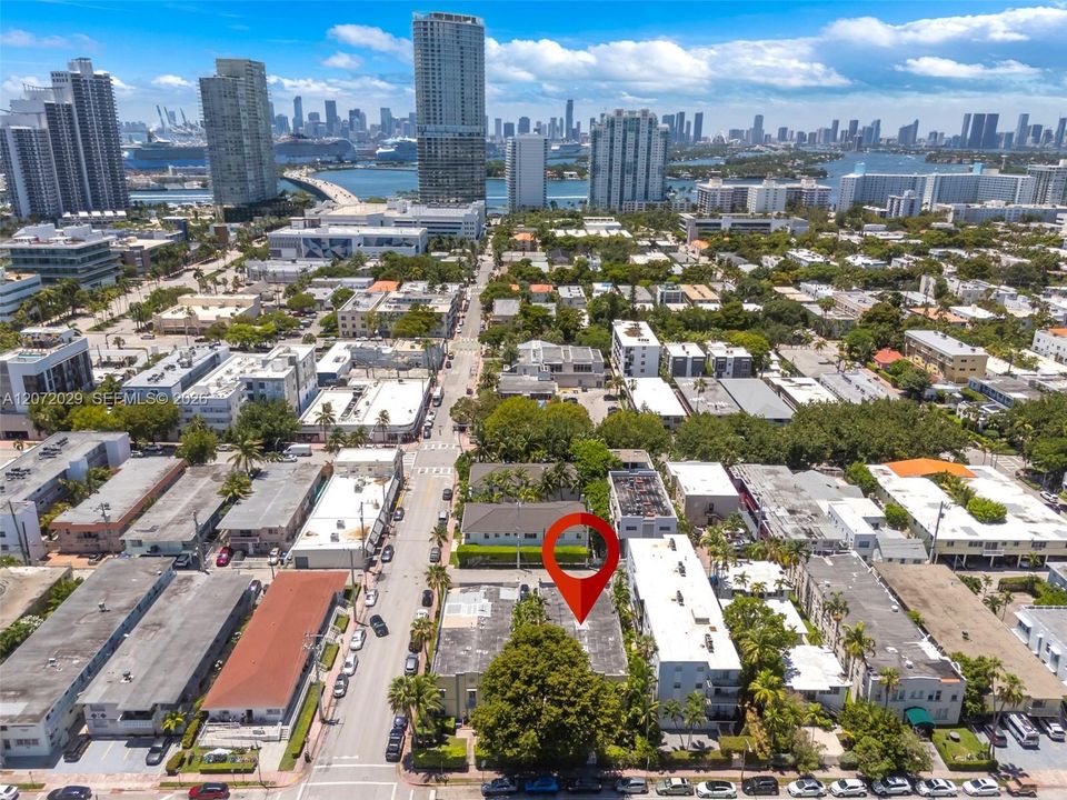 For Sale: $375,000 (2 beds, 2 baths, 825 Square Feet)