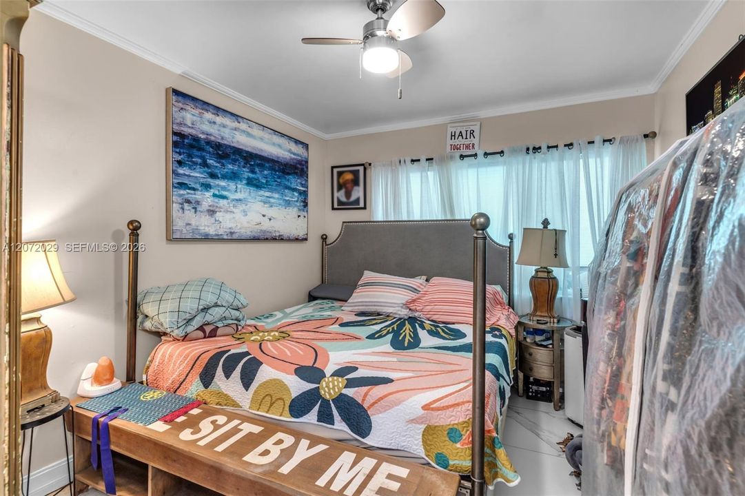 For Sale: $375,000 (2 beds, 2 baths, 825 Square Feet)