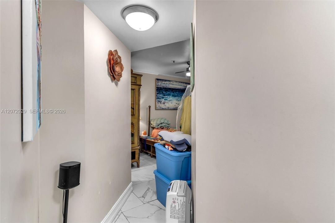 For Sale: $375,000 (2 beds, 2 baths, 825 Square Feet)