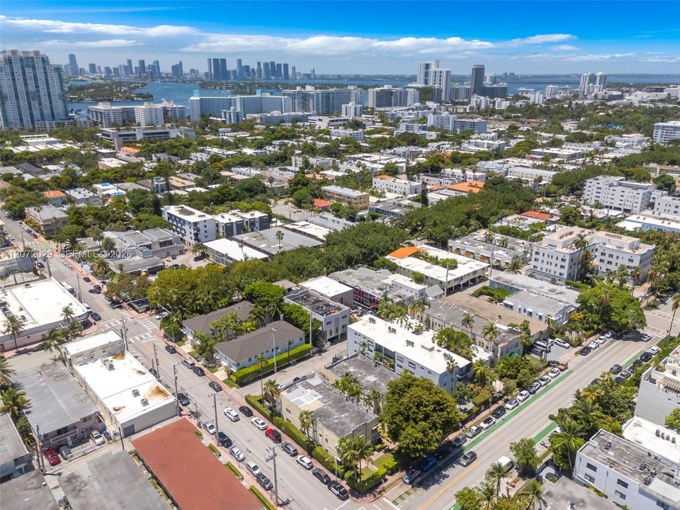For Sale: $375,000 (2 beds, 2 baths, 825 Square Feet)