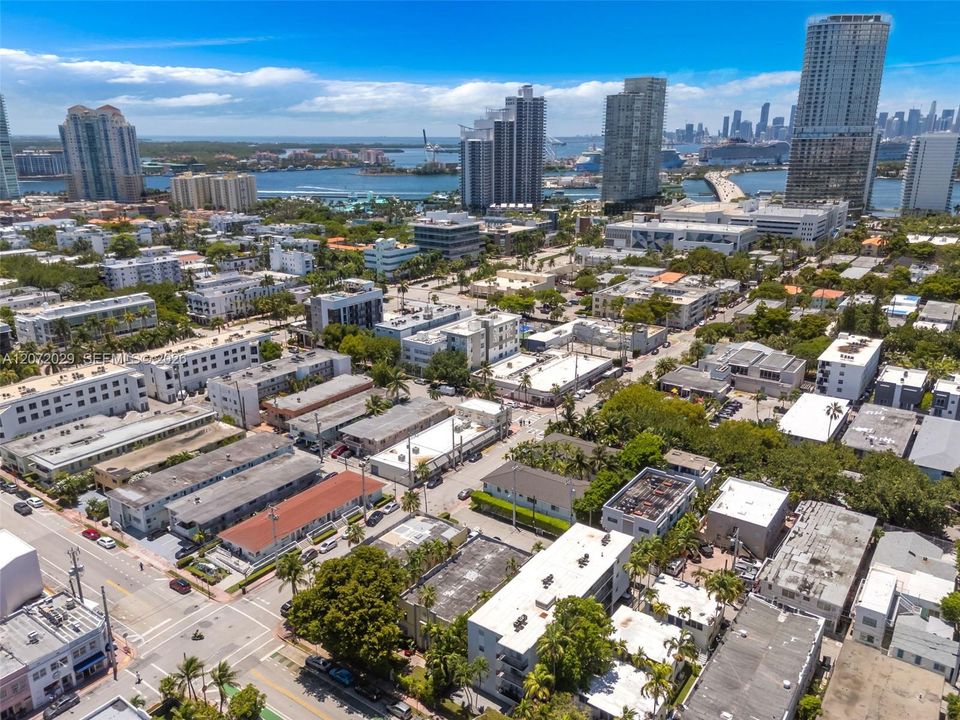 For Sale: $375,000 (2 beds, 2 baths, 825 Square Feet)