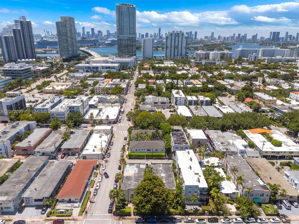 For Sale: $375,000 (2 beds, 2 baths, 825 Square Feet)