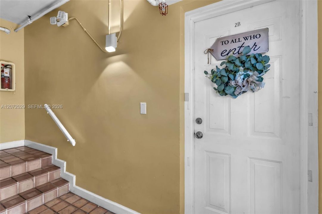 For Sale: $375,000 (2 beds, 2 baths, 825 Square Feet)