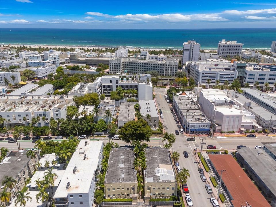 For Sale: $375,000 (2 beds, 2 baths, 825 Square Feet)
