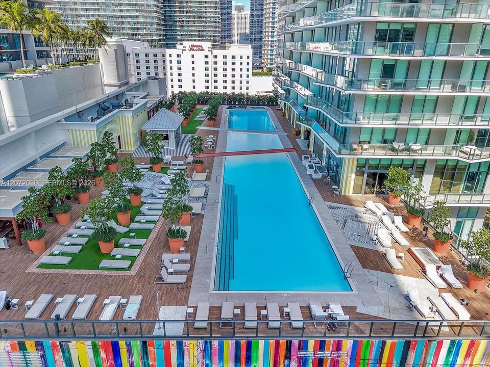 For Sale: $535,000 (1 beds, 1 baths, 570 Square Feet)