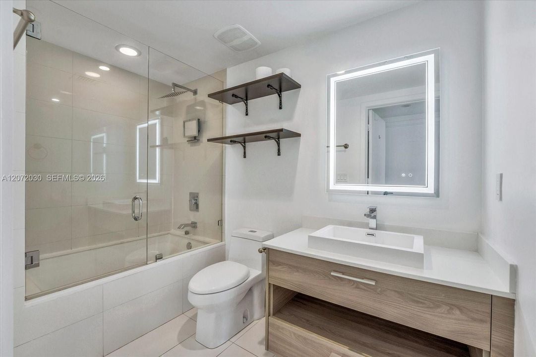 For Sale: $535,000 (1 beds, 1 baths, 570 Square Feet)