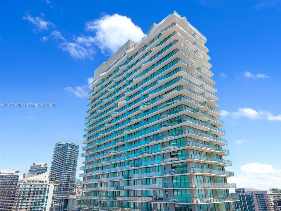 For Sale: $535,000 (1 beds, 1 baths, 570 Square Feet)