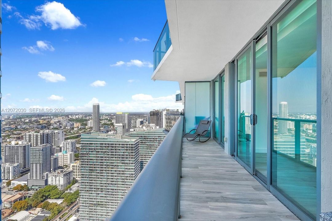 For Sale: $535,000 (1 beds, 1 baths, 570 Square Feet)