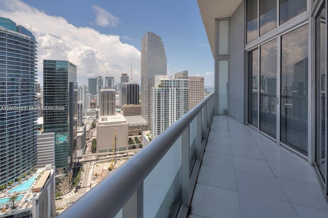 For Rent: $3,200 (1 beds, 1 baths, 597 Square Feet)