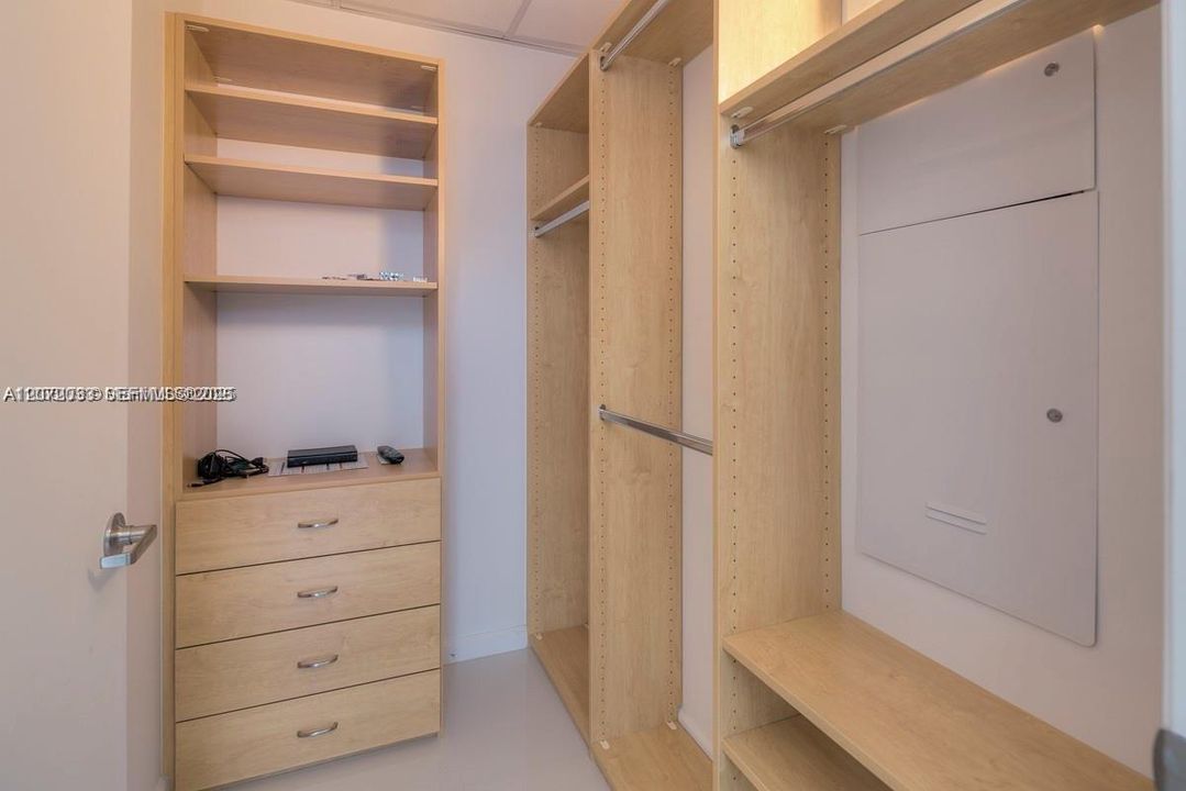 For Rent: $3,200 (1 beds, 1 baths, 597 Square Feet)