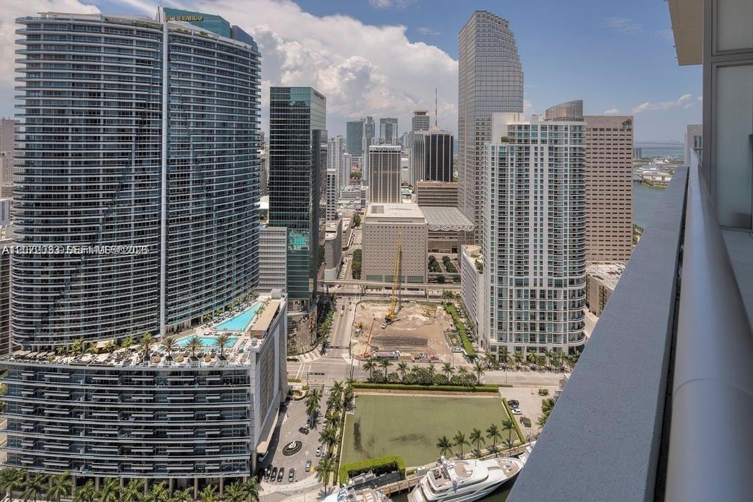 For Rent: $3,200 (1 beds, 1 baths, 597 Square Feet)