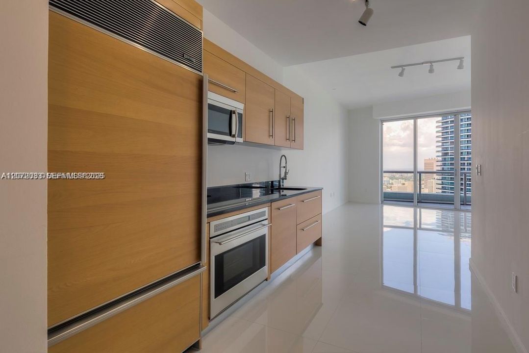 For Rent: $3,200 (1 beds, 1 baths, 597 Square Feet)
