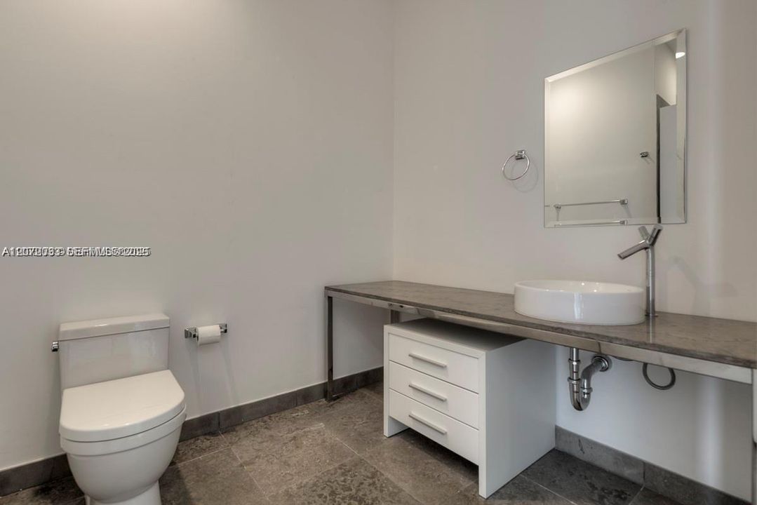 For Rent: $3,200 (1 beds, 1 baths, 597 Square Feet)