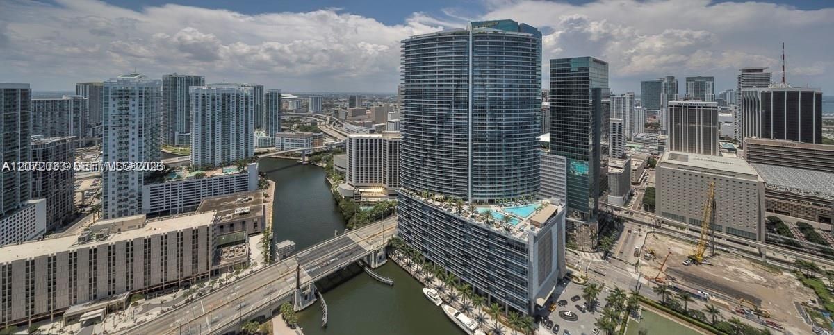 For Rent: $3,200 (1 beds, 1 baths, 597 Square Feet)