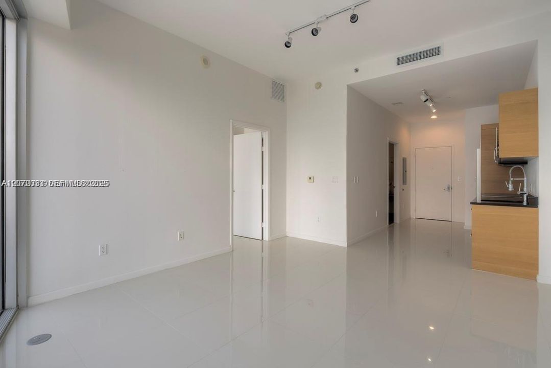 For Rent: $3,200 (1 beds, 1 baths, 597 Square Feet)