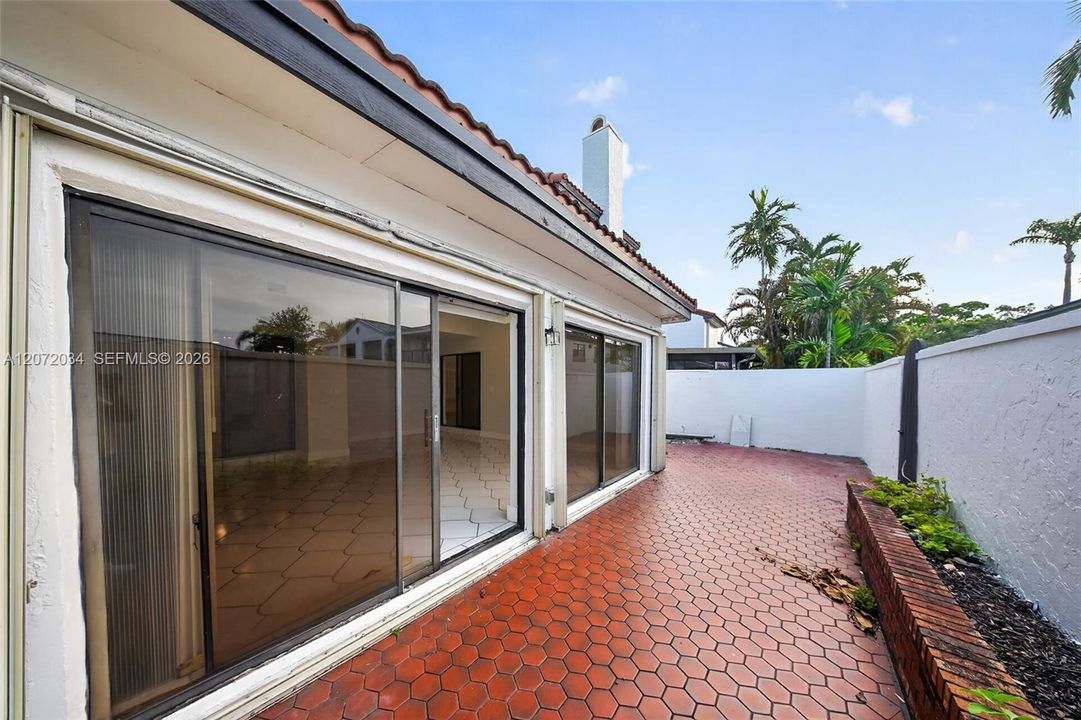 For Sale: $499,000 (2 beds, 2 baths, 2039 Square Feet)