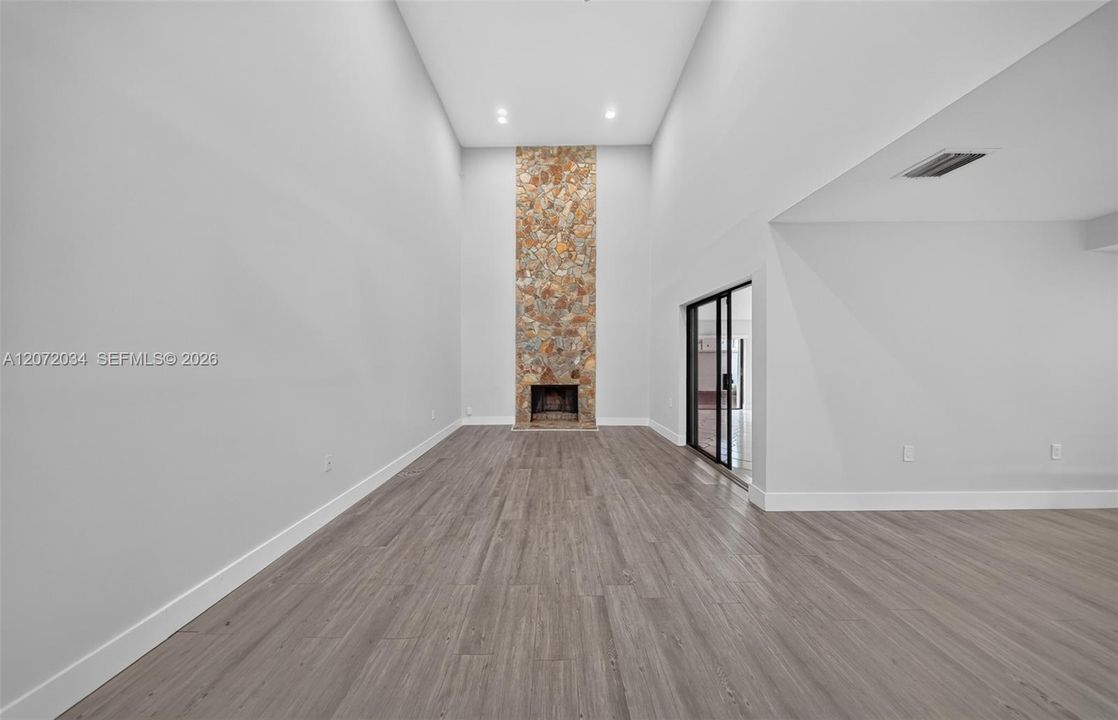 For Sale: $499,000 (2 beds, 2 baths, 2039 Square Feet)