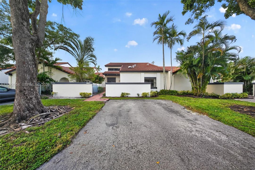 For Sale: $499,000 (2 beds, 2 baths, 2039 Square Feet)