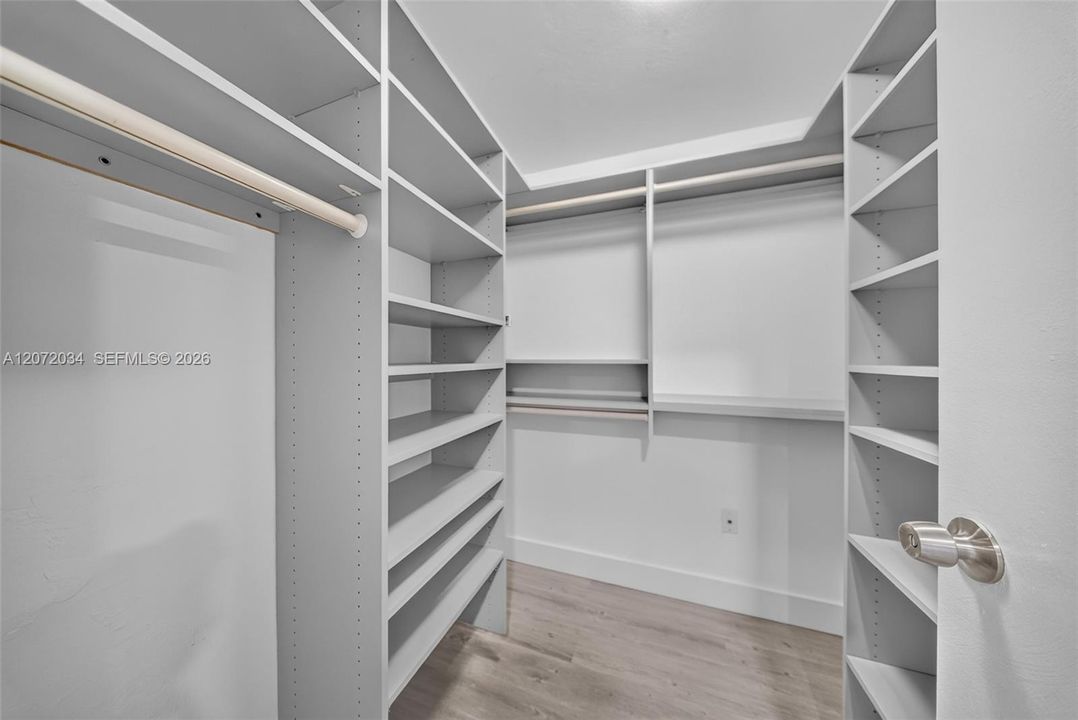 For Sale: $499,000 (2 beds, 2 baths, 2039 Square Feet)