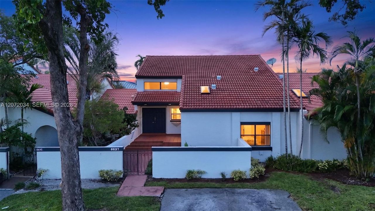 For Sale: $499,000 (2 beds, 2 baths, 2039 Square Feet)
