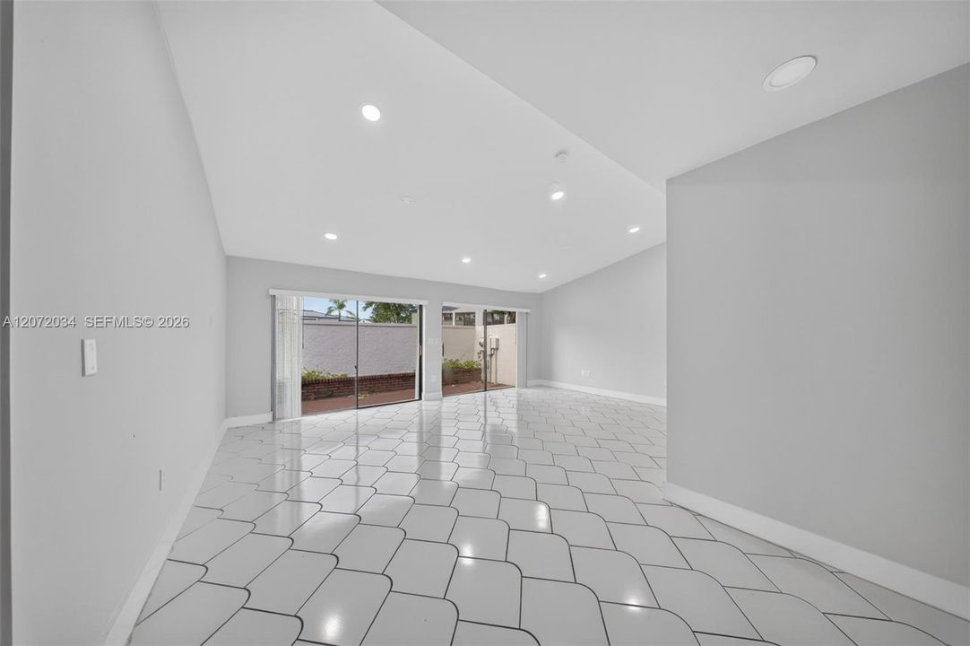 For Sale: $499,000 (2 beds, 2 baths, 2039 Square Feet)
