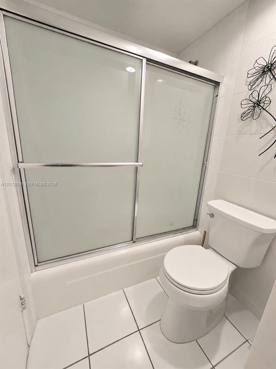 For Sale: $360,000 (1 beds, 1 baths, 911 Square Feet)