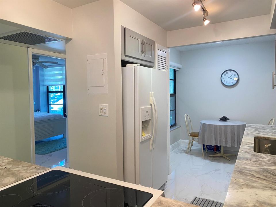 Eat-in Kitchen