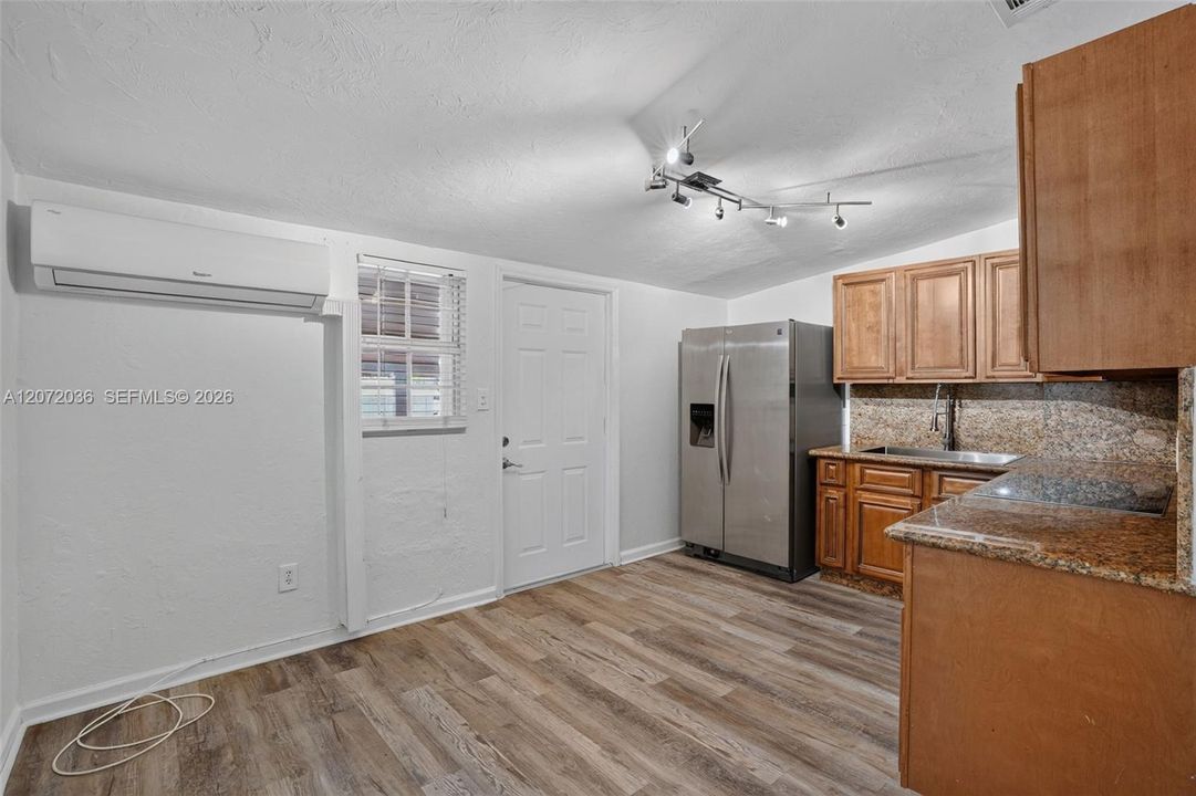 В аренду: $1,800 (1 спален, 1 ванн, 1442 Квадратных фут)