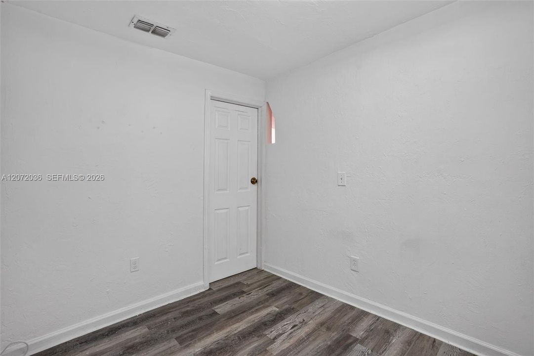 В аренду: $1,800 (1 спален, 1 ванн, 1442 Квадратных фут)