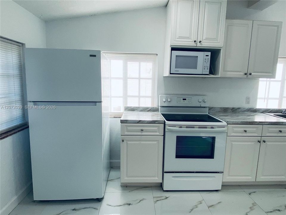 For Rent: $1,550 (1 beds, 1 baths, 450 Square Feet)