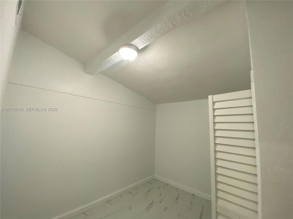 For Rent: $1,550 (1 beds, 1 baths, 450 Square Feet)