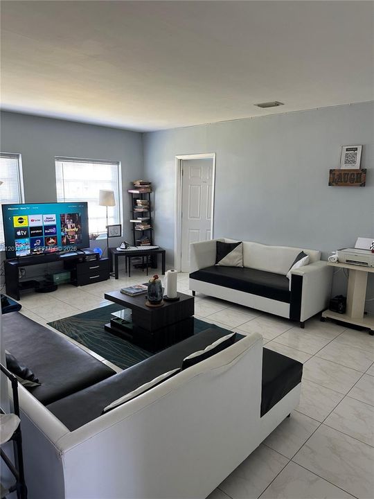 В аренду: $3,495 (4 спален, 2 ванн, 1190 Квадратных фут)