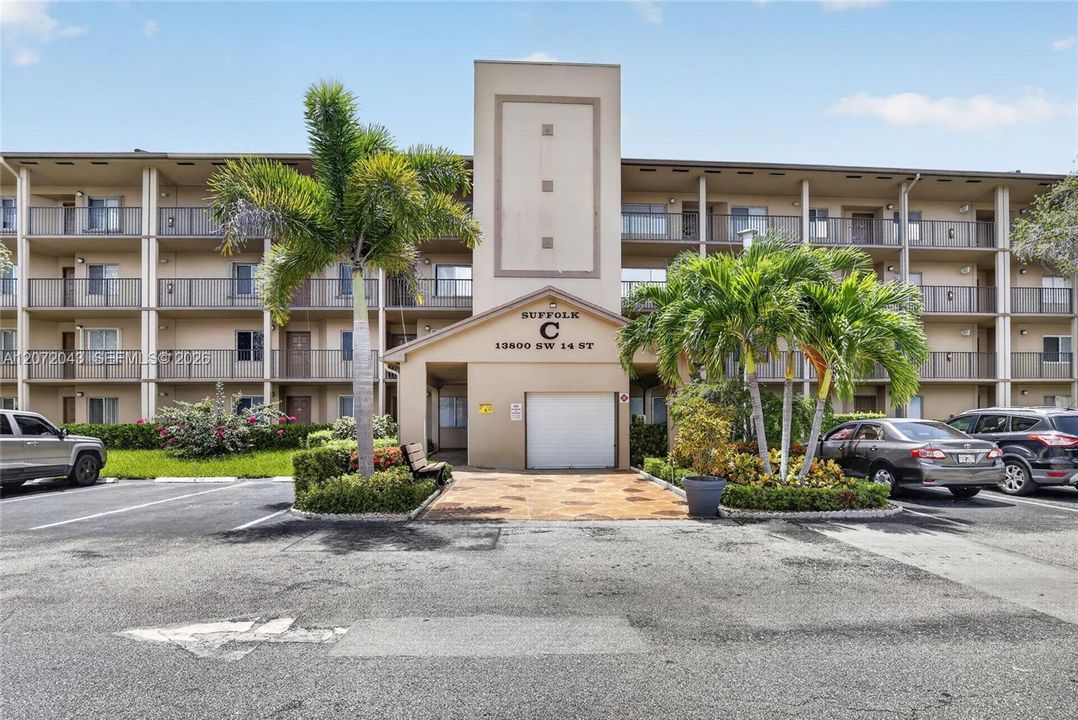 For Rent: $2,600 (2 beds, 2 baths, 1533 Square Feet)