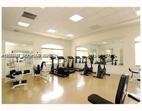 For Rent: $2,400 (2 beds, 2 baths, 870 Square Feet)
