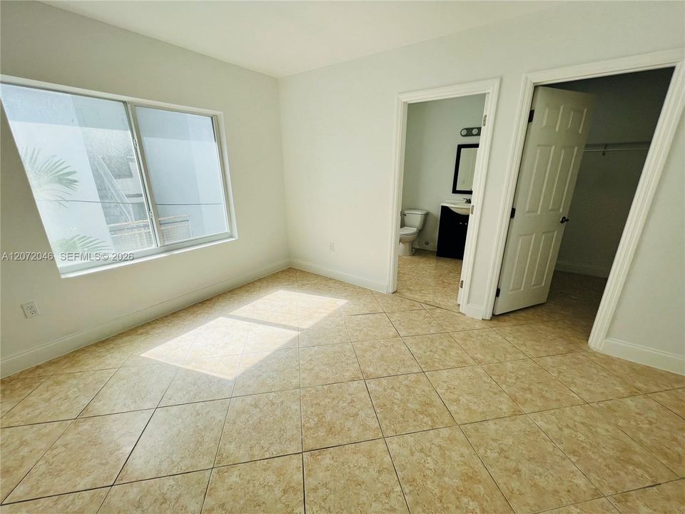 В аренду: $2,300 (1 спален, 1 ванн, 825 Квадратных фут)
