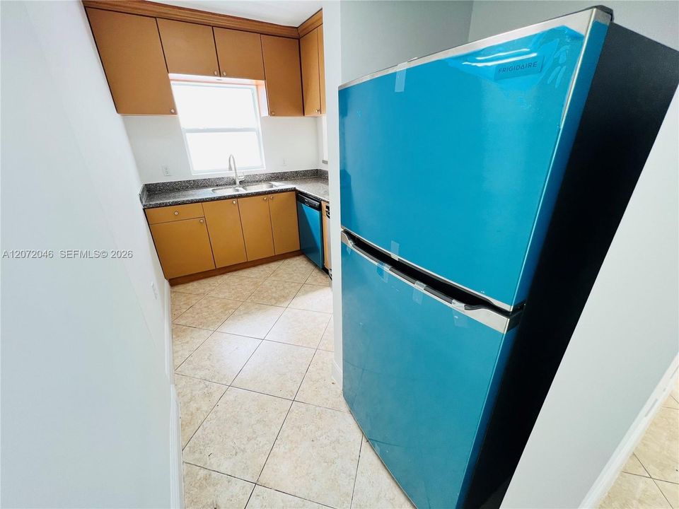 В аренду: $2,300 (1 спален, 1 ванн, 825 Квадратных фут)