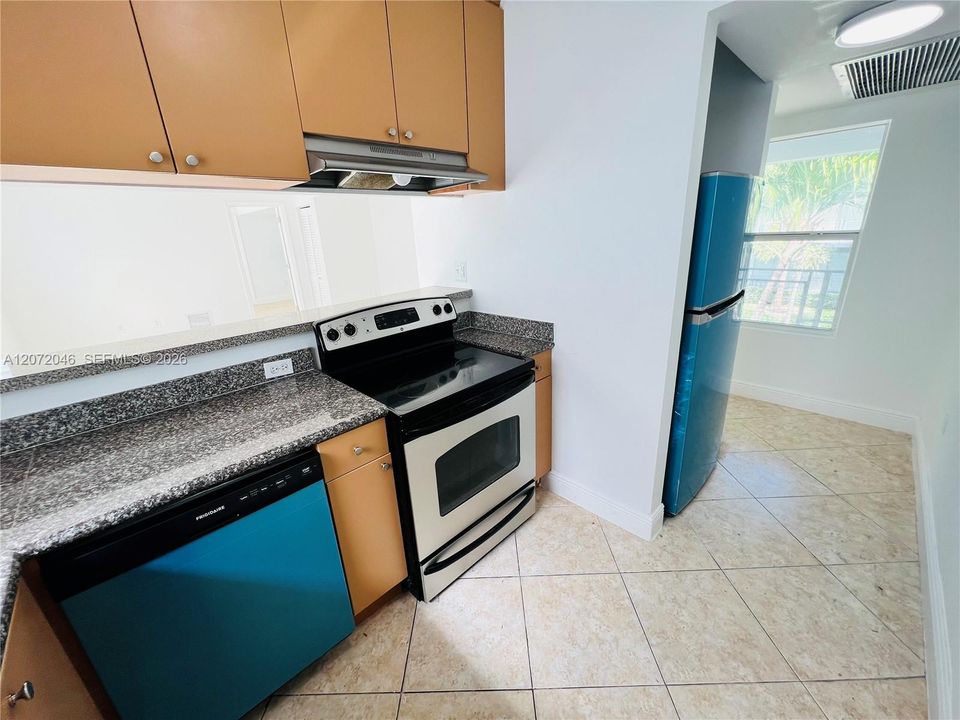 В аренду: $2,300 (1 спален, 1 ванн, 825 Квадратных фут)