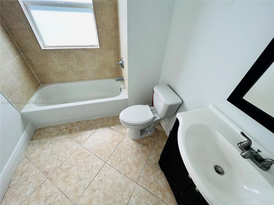 В аренду: $2,300 (1 спален, 1 ванн, 825 Квадратных фут)