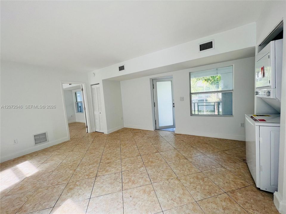 В аренду: $2,300 (1 спален, 1 ванн, 825 Квадратных фут)