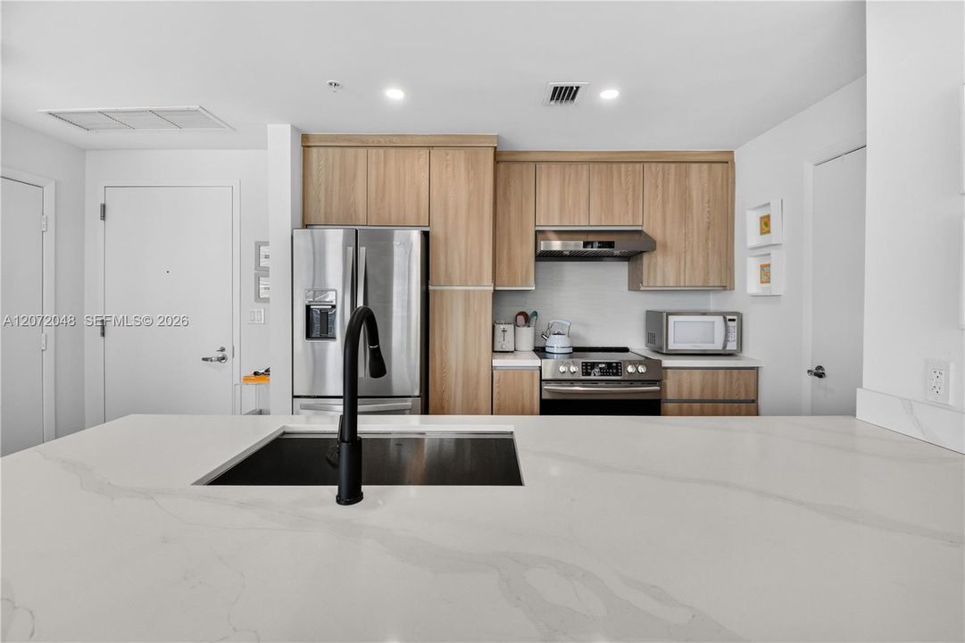 В аренду: $2,950 (1 спален, 1 ванн, 799 Квадратных фут)