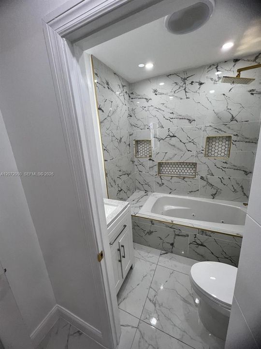 На продажу: $760,000 (6 спален, 3 ванн, 2052 Квадратных фут)