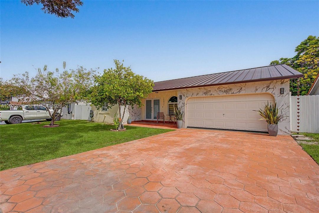 For Sale: $689,900 (3 beds, 2 baths, 1618 Square Feet)