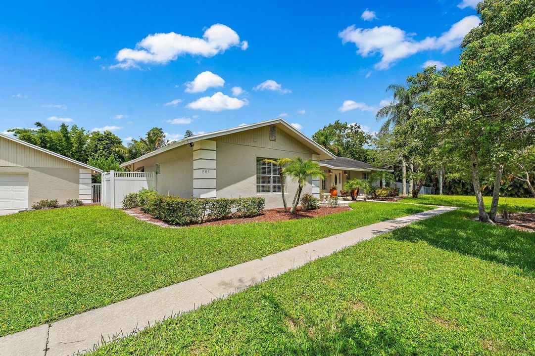 024-1531578thDrN-PalmBeachGardens-SMALL