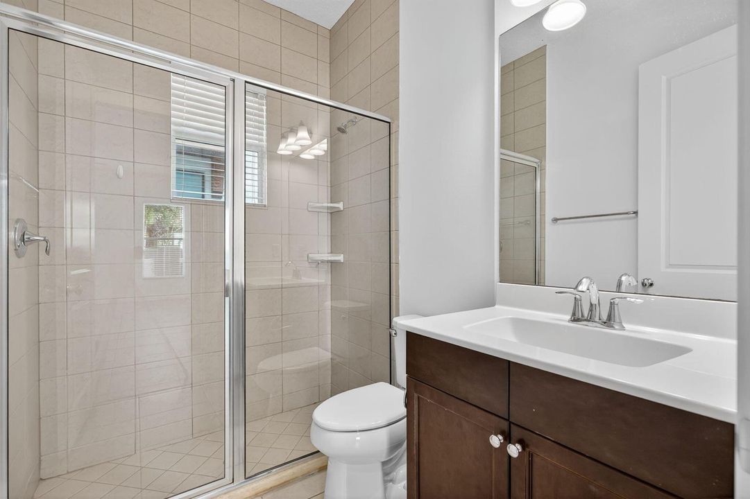1st fl full bath