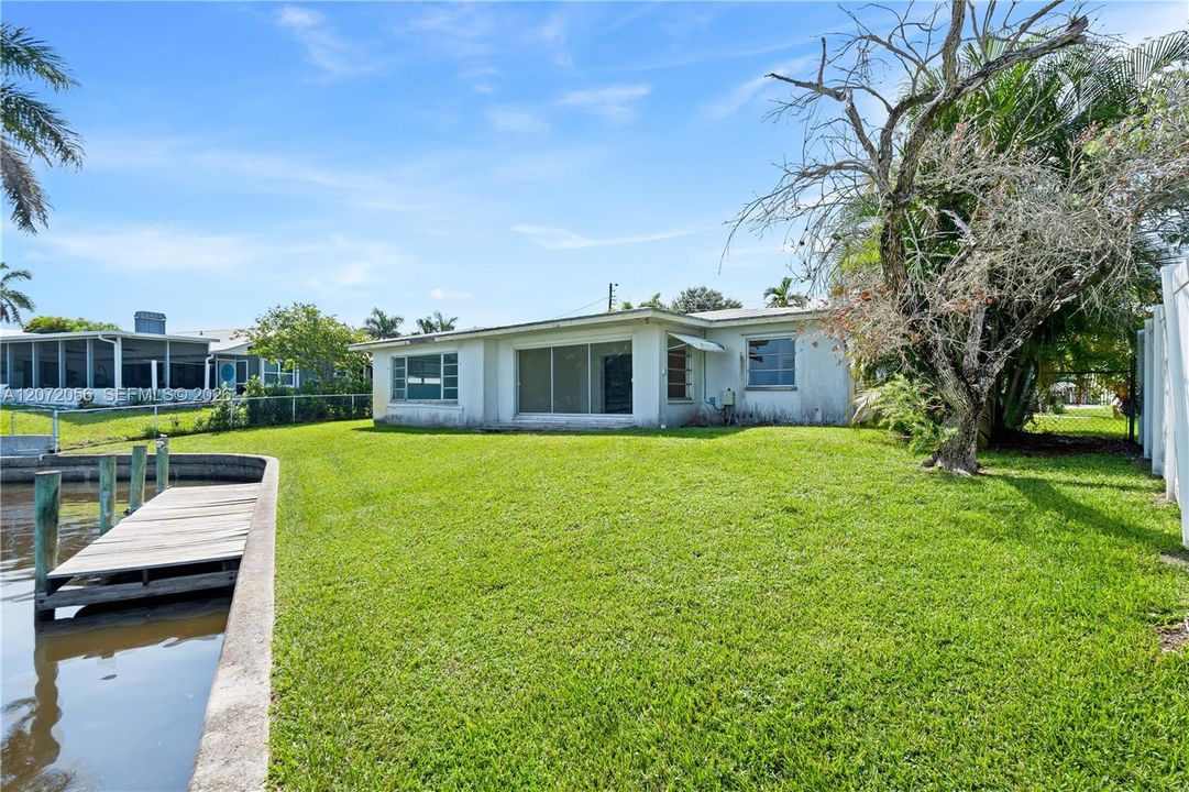 For Sale: $1,100,000 (3 beds, 2 baths, 1724 Square Feet)
