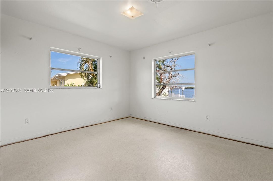 For Sale: $1,100,000 (3 beds, 2 baths, 1724 Square Feet)