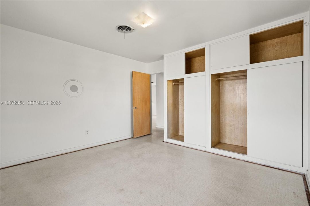 For Sale: $1,100,000 (3 beds, 2 baths, 1724 Square Feet)