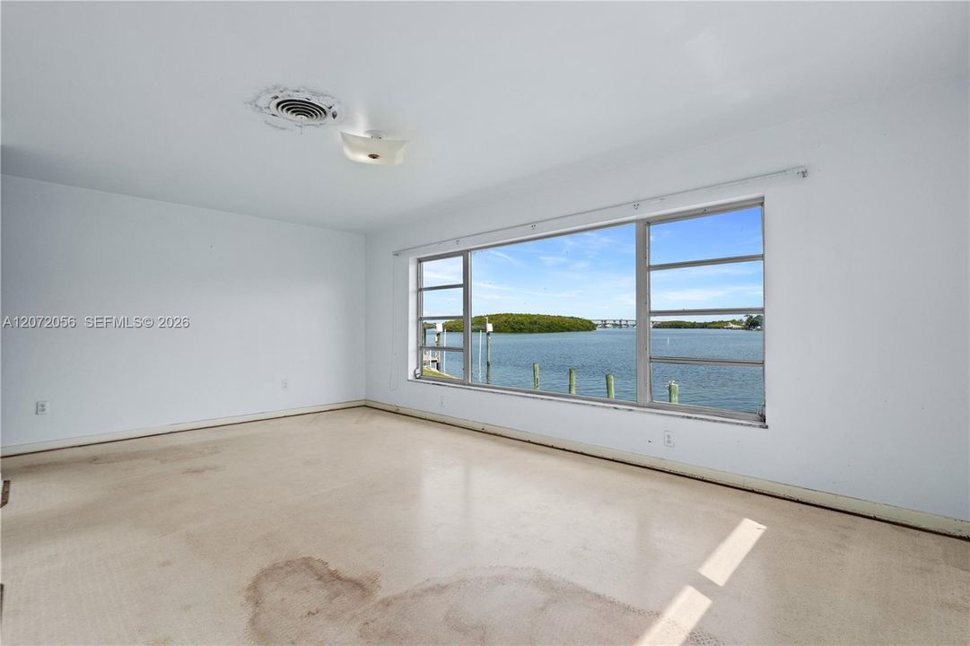 For Sale: $1,100,000 (3 beds, 2 baths, 1724 Square Feet)